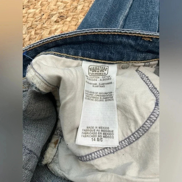 NWT Signature by levi strauss & co low rise bootcut jeans 14 Short light wash - Picture 4 of 5